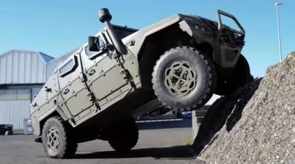 Показано неудачное приземление испанского бронеавтомобиля VAMTAC