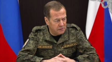 Медведев назвал количество военнослужащих, подписавших контракт на службу в армии с начала года