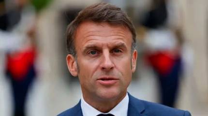 Оппозицию Франции возмутило заявление офиса Макрона после низложения кабмина