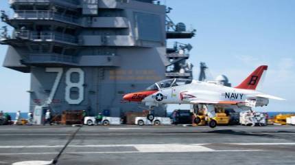 Два учебно-тренировочных самолёта ВМС США T-45 Goshawk столкнулись в воздухе