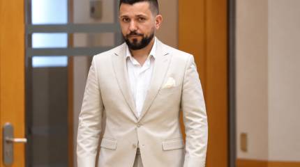 تزداد المعارضة قوة: فقد أصبح أحد أعضاء حزب البديل من أجل ألمانيا رئيساً لبرلمان الولاية لأول مرة.