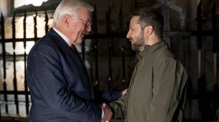 Посетивший Киев Штайнмайер пообещал Зеленскому поставить дополнительную партию САУ PzH 2000 и РСЗО Mars II