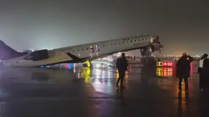 Очередной инцидент с Boeing: в Нью-Йорке самолёт врезался в пожарный автомобиль