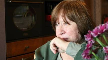 Лауреат Нобелевской премии Алексиевич: Лукашенко может втянуть нас в пучину войны