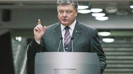 Порошенко: ж/д пути надо подрывать на территории врага, а не в собственном тылу