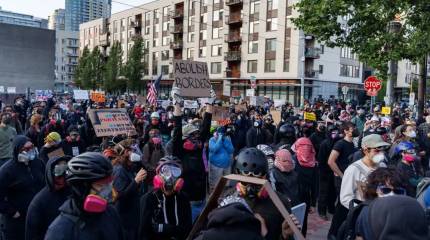 Восстание в Портленде: Трамп направляет войска, мэр готов к сопротивлению
