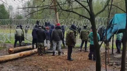 В НАТО заявили об обеспокоенности в связи с применением Лукашенко «гибридной тактики и гибридного оружия» на границах альянса