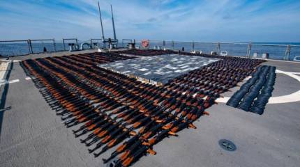 ВМС США: захваченные на судне из Ирана автоматы АК-47 будут утилизированы