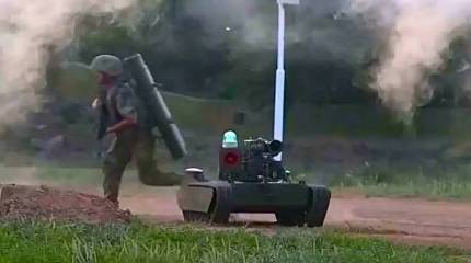 Китайская армия тестирует наземные дроны с ракетными установками и FPV-управлением