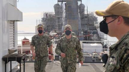 К борьбе с «преследующими» эсминцы ВМС США неопознанными дронами подключены специальные подразделения