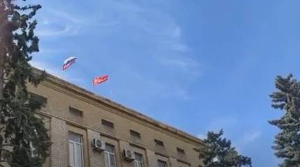 Над Геническом подняты знамя Победы и российский триколор: жизнь в освобождённых городах юга Украины