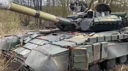 Отступившие из Красного Лимана в лесной массив украинские боевики запрещают своим танкистам открывать огонь