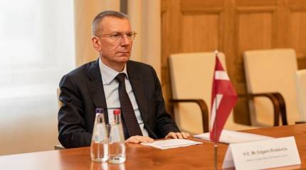 Президент Латвии: Россия готовится к длительному вооруженному конфликту на Украине