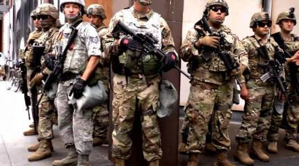 В США армию выводят из городов, ставка Трампа на военных провалилась