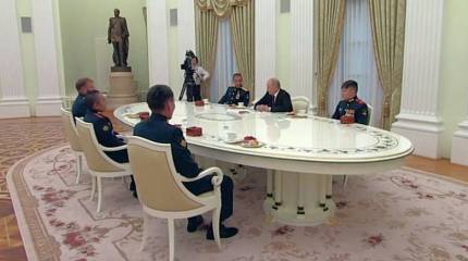 Президент принял в Кремле экипаж танка «Алёша»