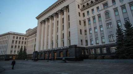 Родственники украинских военнослужащих организовали пикет у здания президентской администрации
