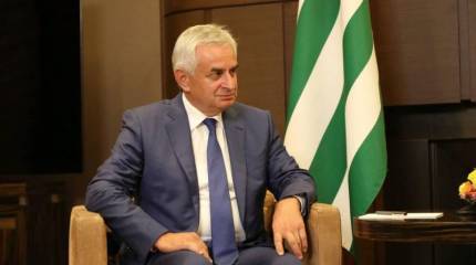 Сегодня парламент Абхазии рассмотрит прошение президента об отставке