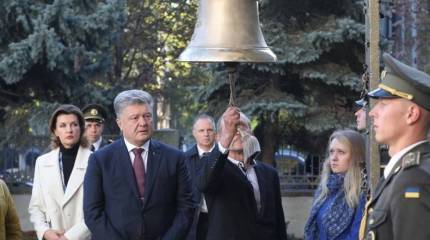 Порошенко вспомнил о «неравных боях с войсками НКВД»