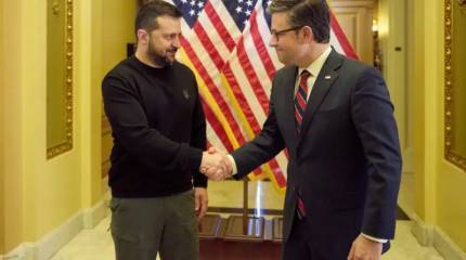 Politico: Спикер Палаты представителей США Джонсон предлагает разделить помощь Украине и Израилю