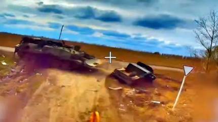 Показаны кадры уничтожения редкой британской БРЭМ ВСУ в курском приграничье