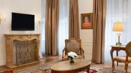 Яценюк забронировал номер в одном из самых дорогих отелей Нью-Йорка