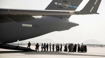 США: В аэропорту Мазари-Шарифа талибы препятствуют эвакуации, в числе пассажиров могут быть американцы
