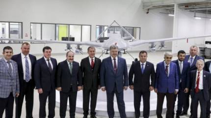 Порошенко обсудил в Анкаре кооперацию оборонных комплексов