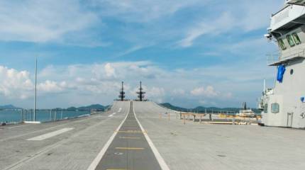 В РФ предложили построить авианосец-катамаран