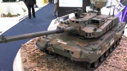 Компания Hyundai Rotem показала на выставке IDEX 2015 макет своего нового основного боевого танка K2 Black Panther