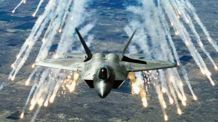 Непобедимому «Раптору» могут противостоять только «Тайфун» и «Рафаль»