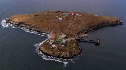 Оперативное командование «Юг» ВСУ сообщает об ударе ВКС РФ по острову Змеиный авиабомбами «неустановленного образца»