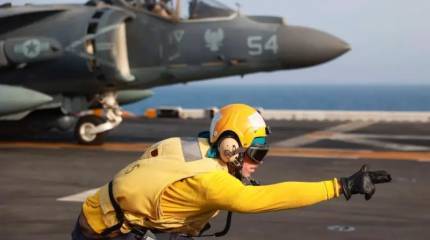 США и Великобритания нанесли удары по военным объектам хуситов в ответ на атаку судна Tutor в Красном море