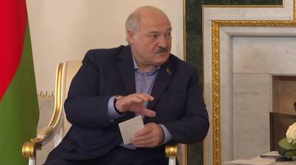 Лукашенко заговорил о возможном вводе войск в западные области Украины