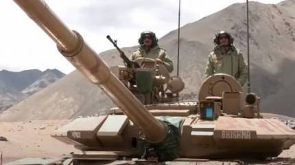 «Открытые долины благоприятны для танковых сражений»: Индия развернула ОБТ Т-72/90 в спорном высокогорье Ладакха