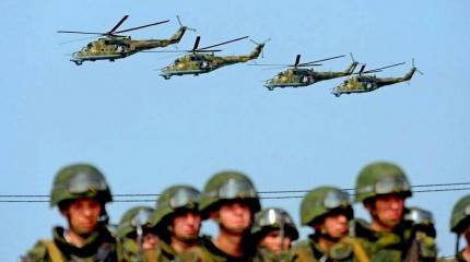 И двинулась российская военная машина на запуганный до смерти Запад