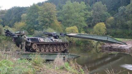 Германия поставила ВСУ партию танковых мостоукладчиков и понтонно-мостовых машин