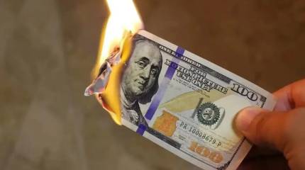 Американские трейдеры всё чаще делают ставки на рекордное падение доллара