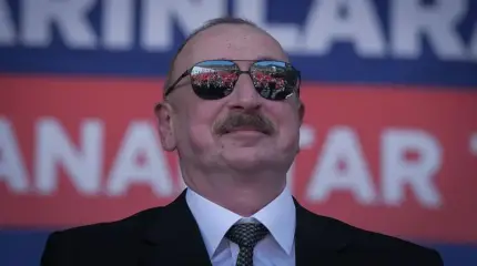 Между молотом и наковальней: Баку пора каяться и извиняться