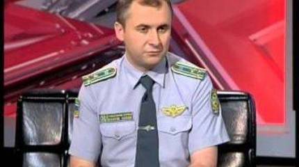 Представитель погранслужбы Украины заявил, что в грузовиках МЧС РФ, доставляющих гумпомощь в Донбасс, обнаружены "военные шлемы"