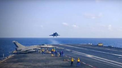 Истребители F-18 и Rafale названы индийским командованием приемлемыми для оснащения авианосца