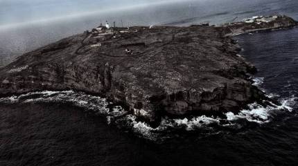 Почему российские вооружённые силы оставили остров Змеиный, насколько это оправданно, поражение это или нет?