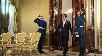 Реакция в Японии на московский визит Абэ: Путин повесил перед ним морковку