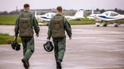 Британское Минобороны отчиталось об обучении группы лётчиков ВС ВСУ пилотированию F-16 фотографиями с легкомоторными самолётами