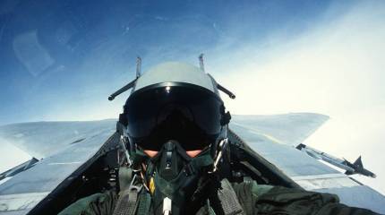 Заграница считает свои зарплаты и российских олигархов