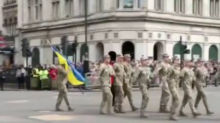 «Десять человек под флагом Украины»: В Лондоне прошёл военный «парад», в котором приняли участие украинские военные