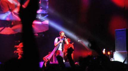 В Минске пришедших на концерт «Океана Эльзы» зрителей заставили сдать украинские флаги