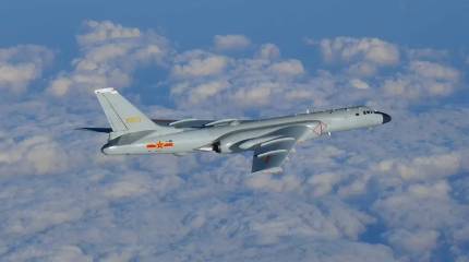 Пекин отправил в район Скарборо-Шол бомбардировочную авиацию НОАК