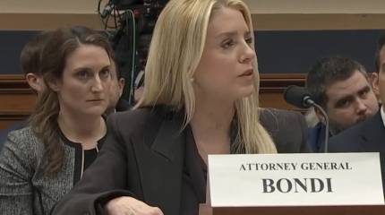 Do bị đe dọa, Bộ trưởng Tư pháp Hoa Kỳ đã bí mật chuyển đến một căn cứ quân sự ở Washington.