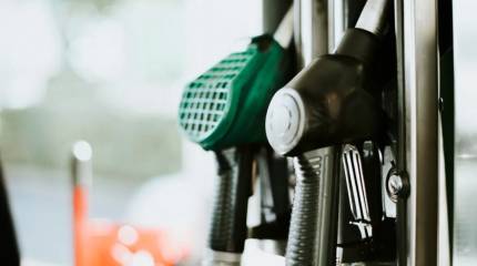 Дефицит топлива отступает: в 45 регионах РФ сократились очереди на АЗС