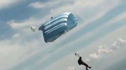 В Таджикистане российские десантники в ходе учения осуществили массовое десантирование с помощью парашютных систем "Арбалет-2"